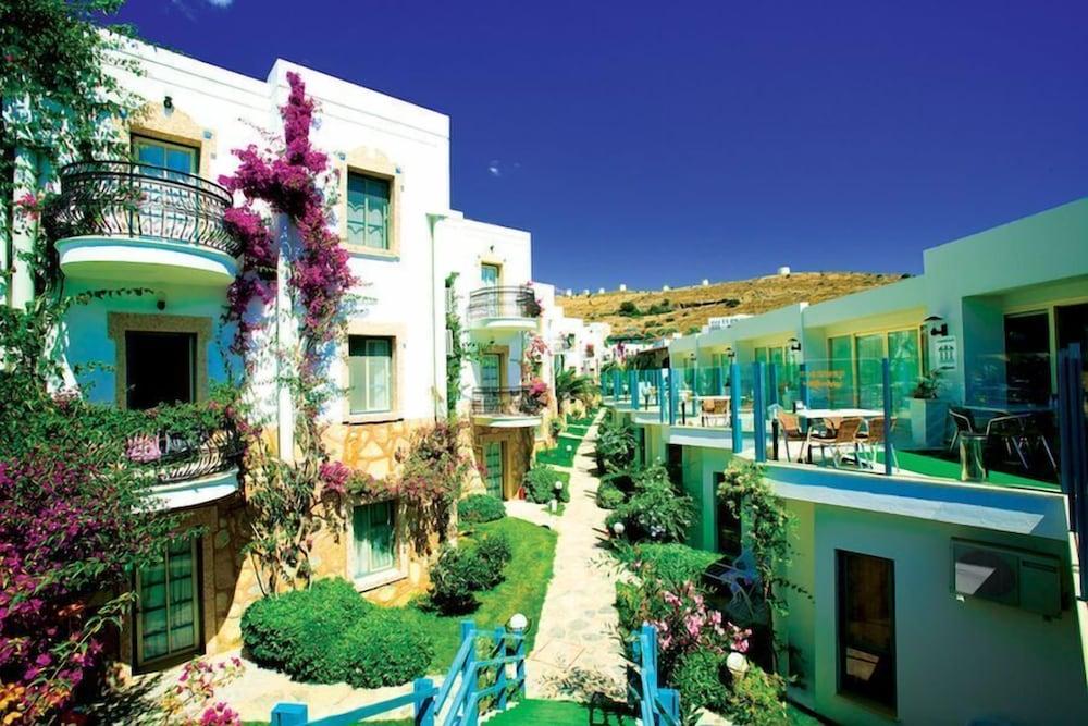 Siesta Beach Apartment Bodrum Bagian luar foto