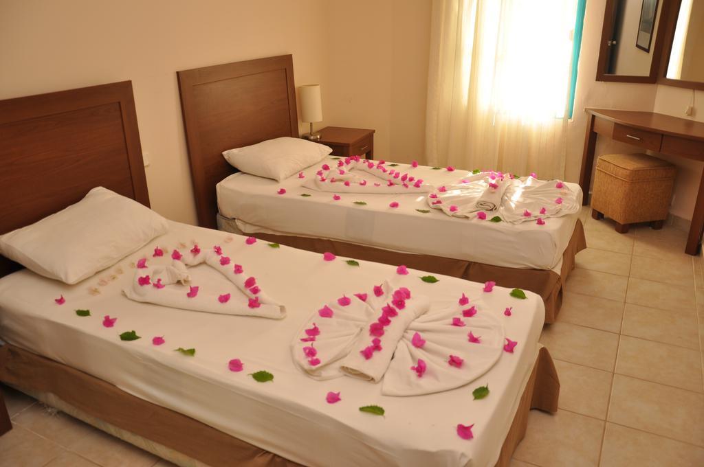Siesta Beach Apartment Bodrum Bagian luar foto